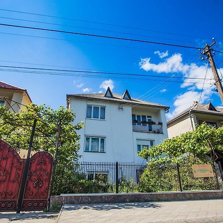 Guest House In Drachino Svaleava Exterior foto