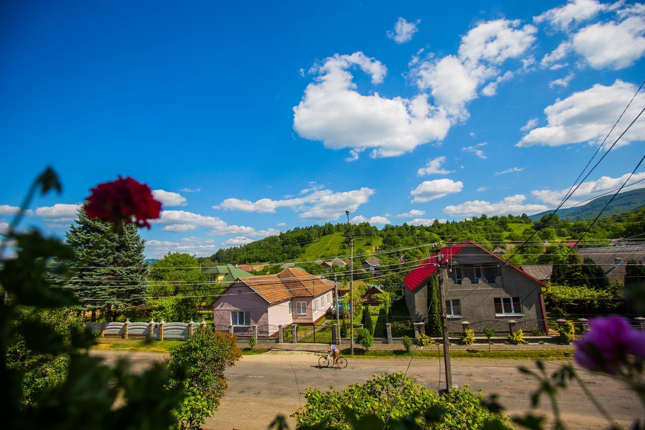 Guest House In Drachino Svaleava Exterior foto