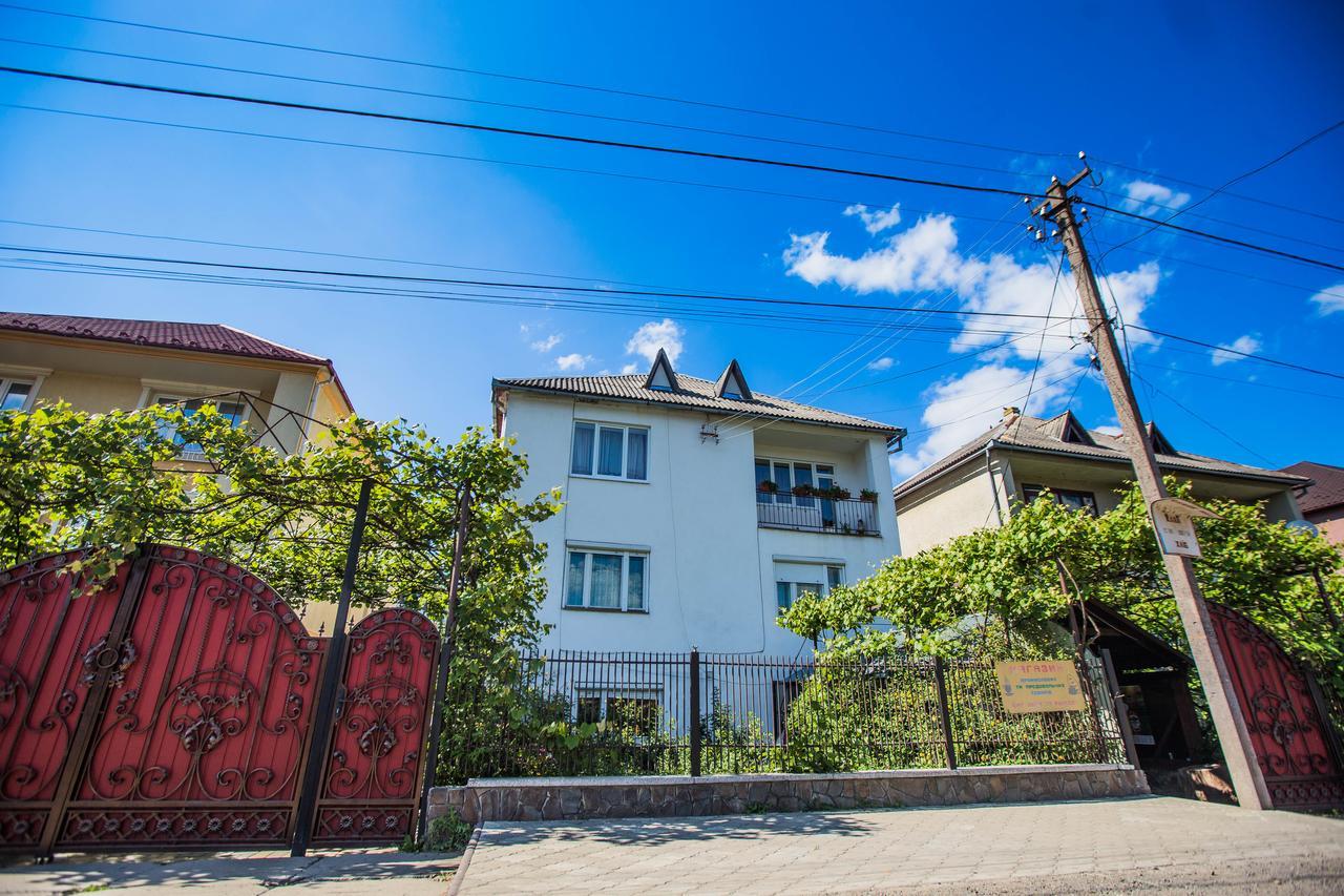 Guest House In Drachino Svaleava Exterior foto