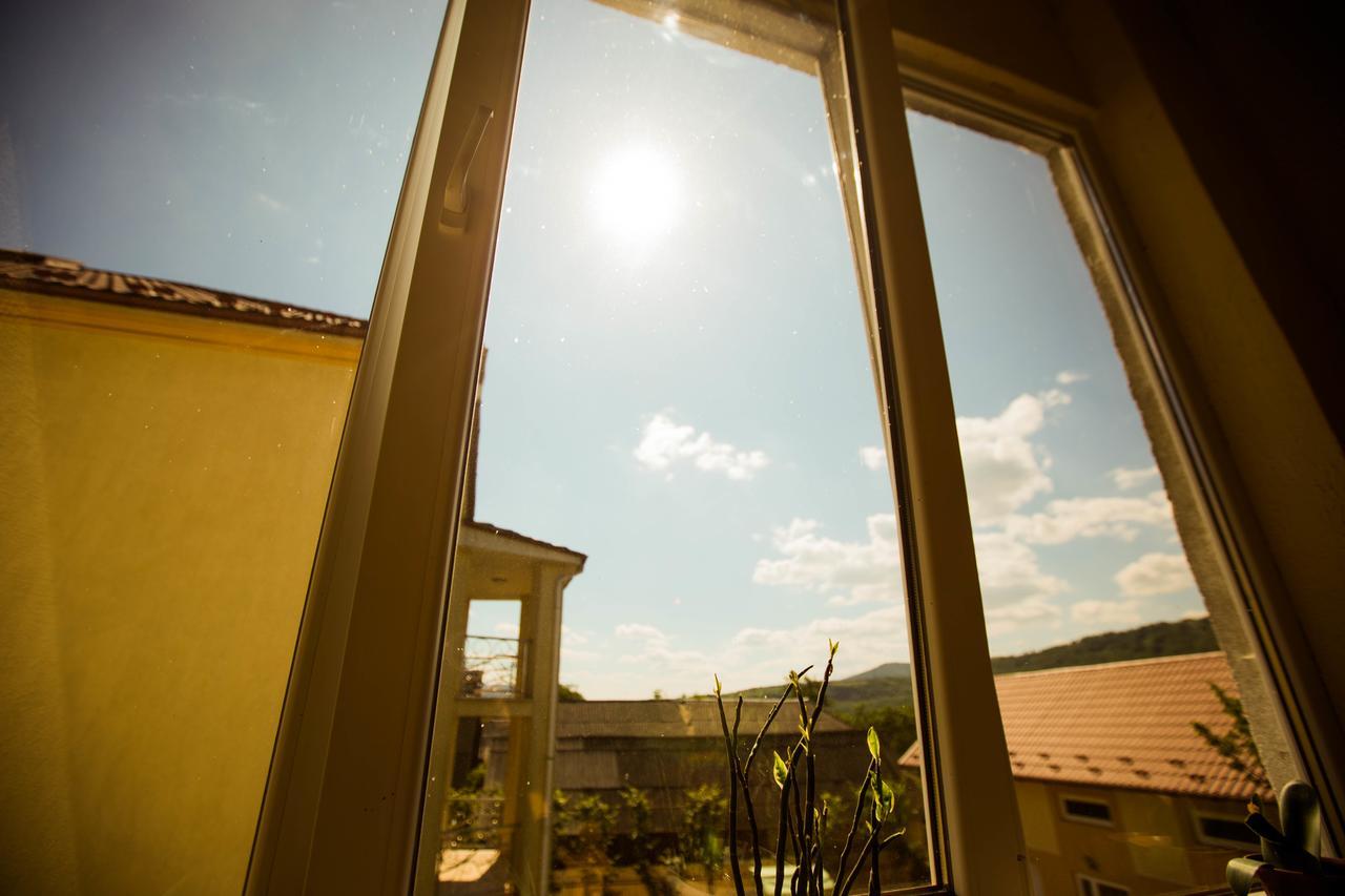 Guest House In Drachino Svaleava Exterior foto
