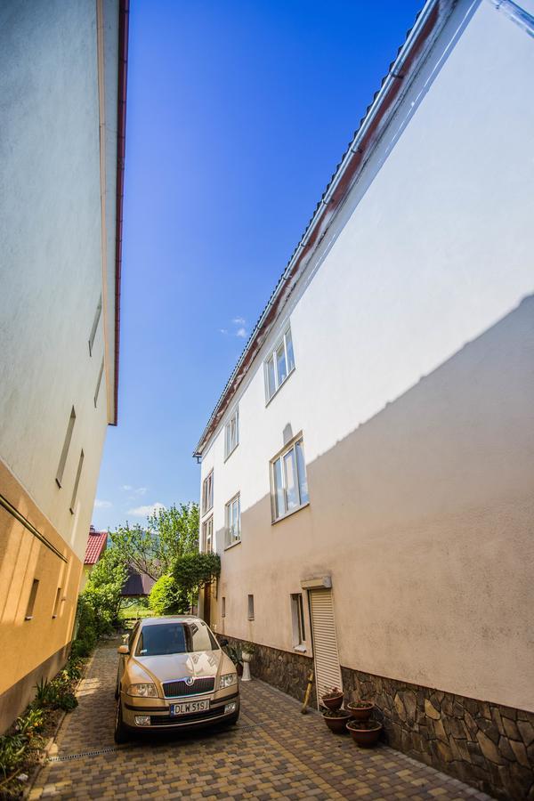 Guest House In Drachino Svaleava Exterior foto